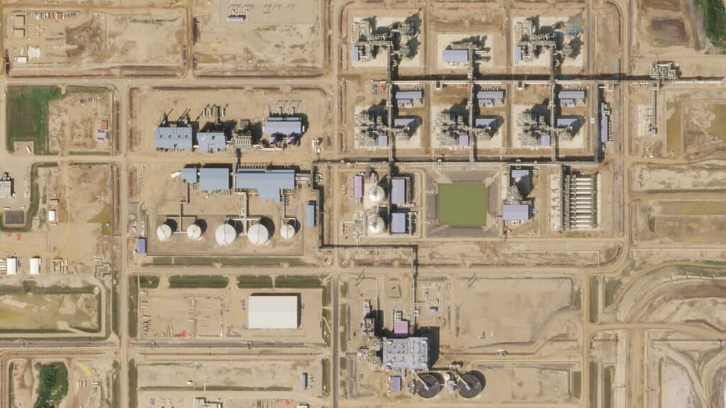 Reducing Risk in the Oil & Gas Industry with Earth Observation Data